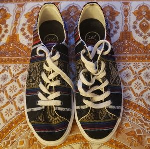 Size 10 Men's Tribal Print Shoes